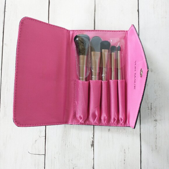 Von Maur Makeup Brush Set of 5 New Brushes Envelope Clutch Classic Beauty Tools - Picture 1 of 10